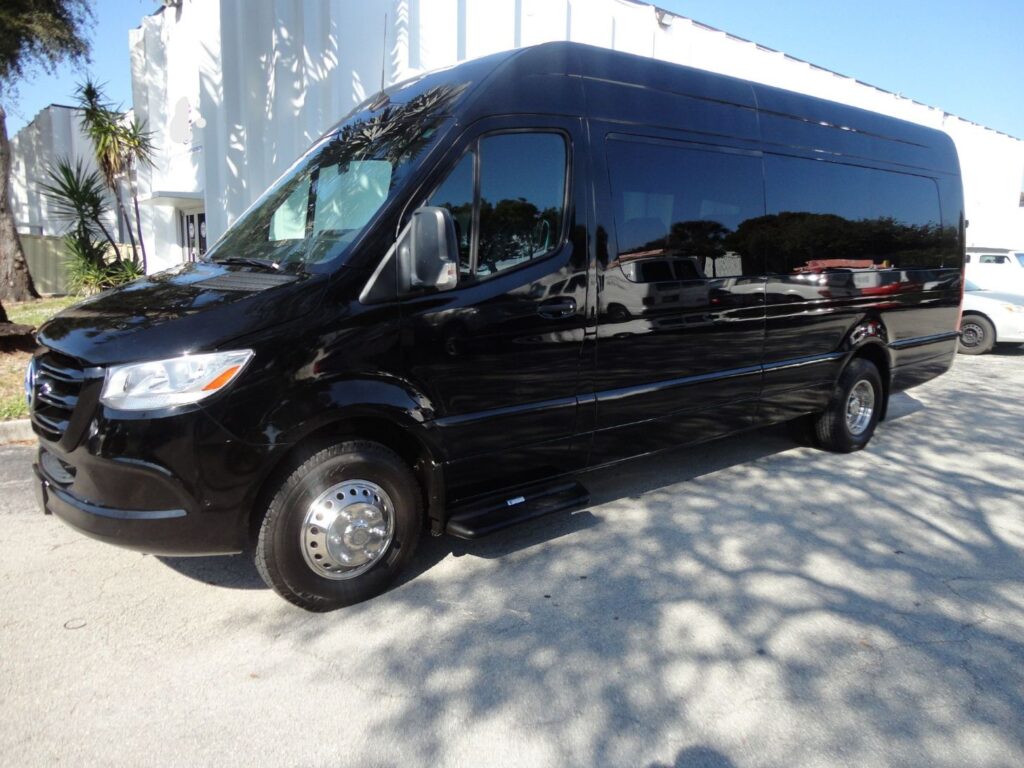 SPRINTER 3500 LUXURY SHUTTLE VAN